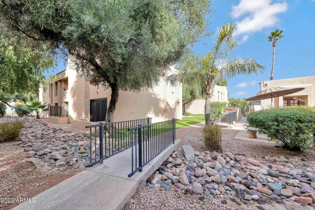 property at 3131 W Cochise Dr