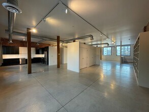 54 Old Granite St in Manchester, NH - Building Photo - Building Photo