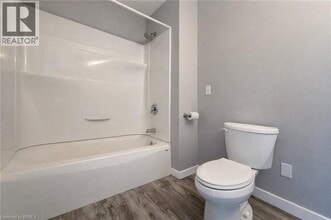 33 Dumfries St in Brant, ON - Building Photo - Building Photo