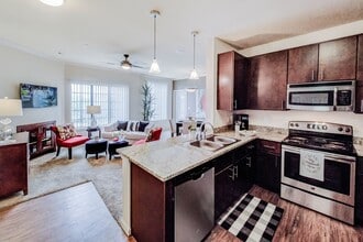 Le Mirage in Midland, TX - Building Photo - Building Photo