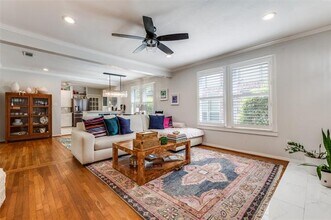 5234 Vickery Blvd in Dallas, TX - Foto de edificio - Building Photo