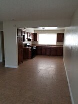 1011 Padre St in Bakersfield, CA - Building Photo