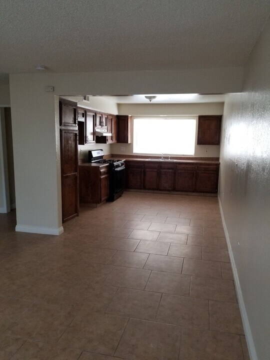 1011 Padre St in Bakersfield, CA - Building Photo