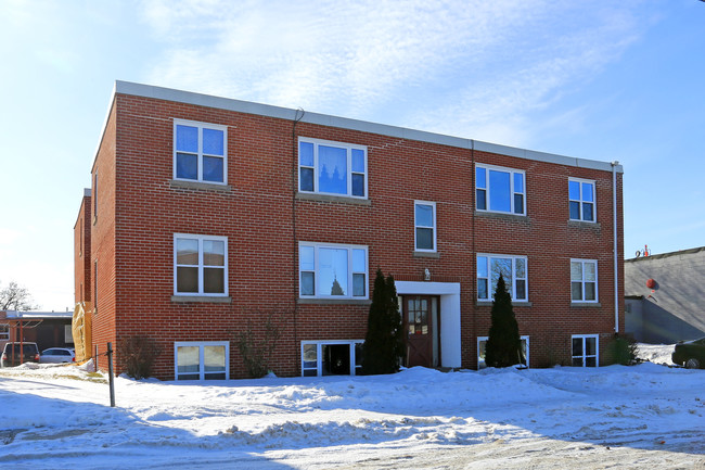 23 Brick St in Kitchener, ON - Building Photo - Primary Photo