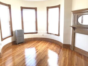 336 Centre St, Unit #2 in Boston, MA - Foto de edificio - Building Photo