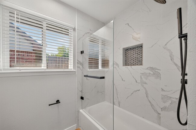 11742 N Little John Cir