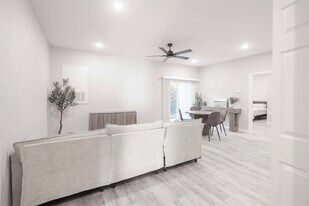 2414 Penick Rd in Waller, TX - Building Photo