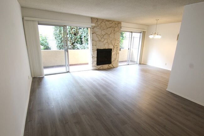 1825 Glendon Ave in Los Angeles, CA - Foto de edificio - Building Photo