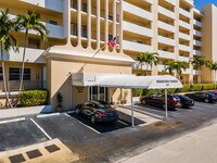 Ridgeview Towers in Fort Lauderdale, FL - Building Photo - Building Photo