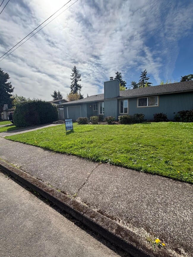 4196 47th Ave NE in Salem, OR - Foto de edificio - Building Photo