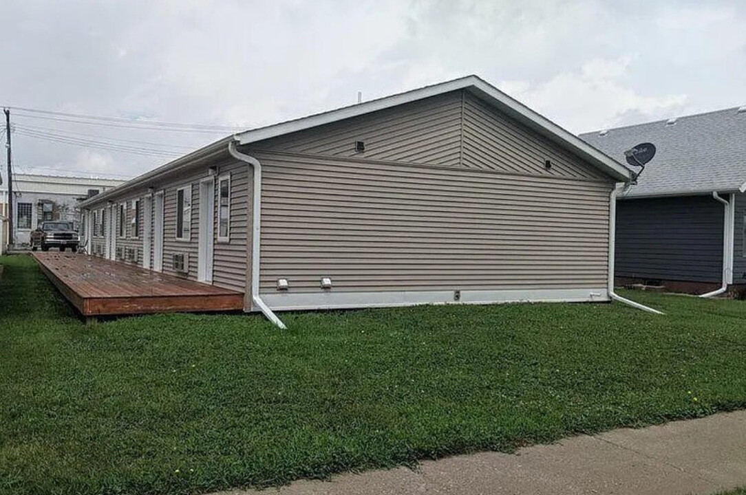 Apartments on Adams in Harvey, ND - Building Photo