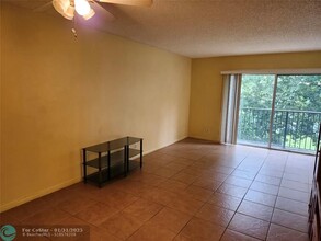 8540 N Sherman Cir in Miramar, FL - Building Photo - Building Photo