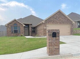 2105 Hill Crest Ct in Weatherford, TX - Building Photo