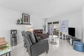 154 Waterside Dr in Hypoluxo, FL - Building Photo - Building Photo