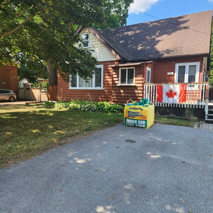 14 Marcus St in Barrie, ON - Building Photo