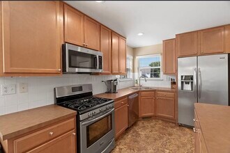 1247 Waverly Dr in Volo, IL - Foto de edificio - Building Photo