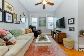 240 W Fifth St in Boston, MA - Building Photo - Building Photo