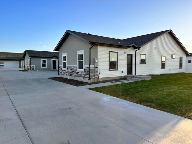 1015 Cheney Dr W in Twin Falls, ID - Building Photo - Building Photo