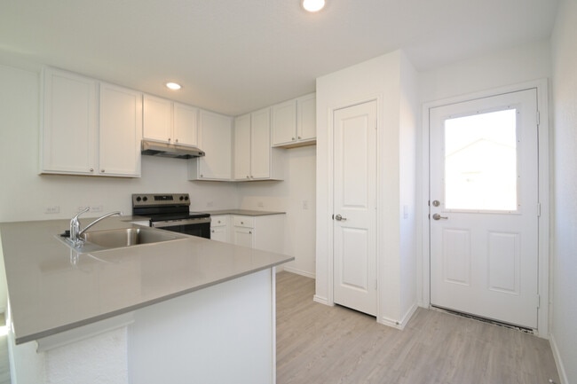 3919 Poteet Pl in San Antonio, TX - Foto de edificio - Building Photo