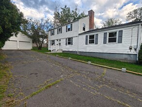 1254 Trout Brook Dr in West Hartford, CT - Building Photo - Building Photo