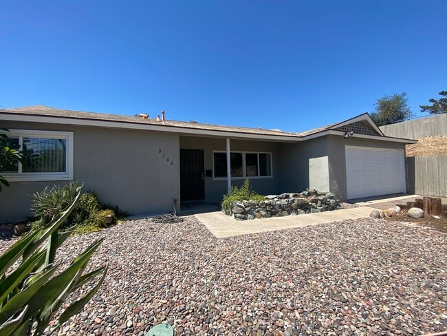 9306 Dalehurst Rd in Santee, CA - Foto de edificio - Building Photo