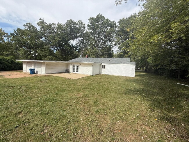 8120 Gardner Ln in Berkeley, MO - Foto de edificio - Building Photo