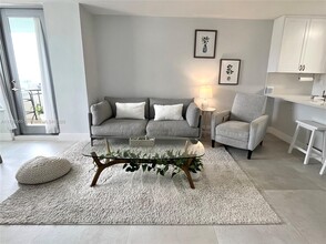 2899 Collins Ave in Miami Beach, FL - Building Photo - Building Photo