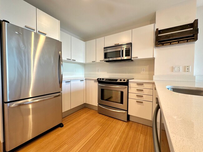2 Earhart St, Unit 409 in Cambridge, MA - Building Photo - Building Photo
