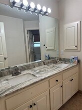 8230 Falling Water Ct in Sugar Land, TX - Foto de edificio - Building Photo