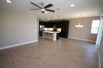 4801 Ammolite Way in Elk Grove, CA - Building Photo - Building Photo