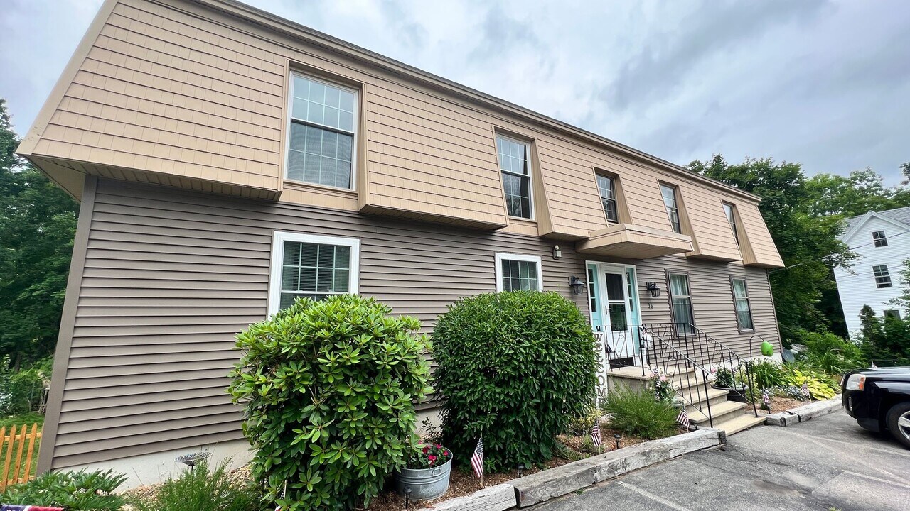 12 Union St in Dover, NH - Building Photo