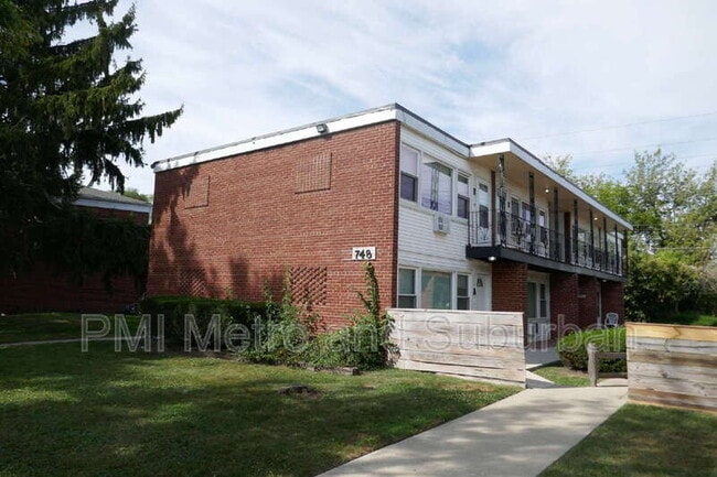 property at 748 E 5th Ct