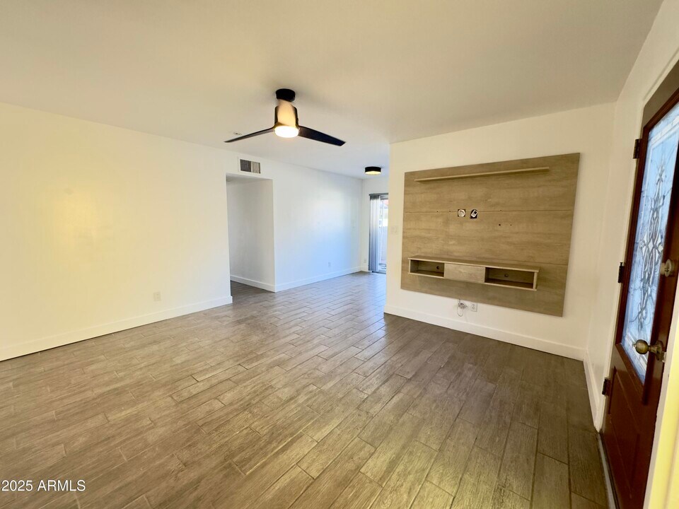 1021 W Mission Ln in Phoenix, AZ - Building Photo