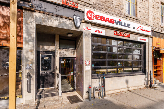 927-939 Du Mont-Royal Av E in Montréal, QC - Building Photo - Building Photo