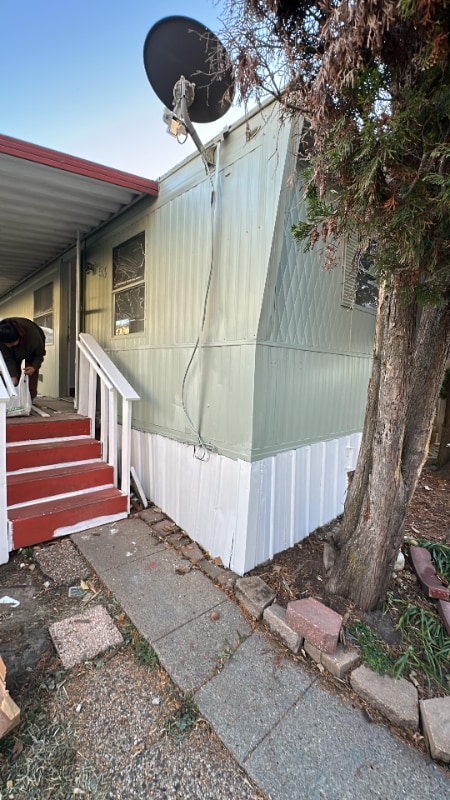 property at 2825 SE 14th St