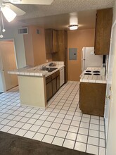 23515 Lyons Ave, Unit 223 in Santa Clarita, CA - Building Photo - Building Photo