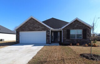 588 Utah Ave in Farmington, AR - Building Photo