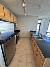 333 N Desplaines St, Unit 3210 in Chicago, IL - Building Photo - Building Photo