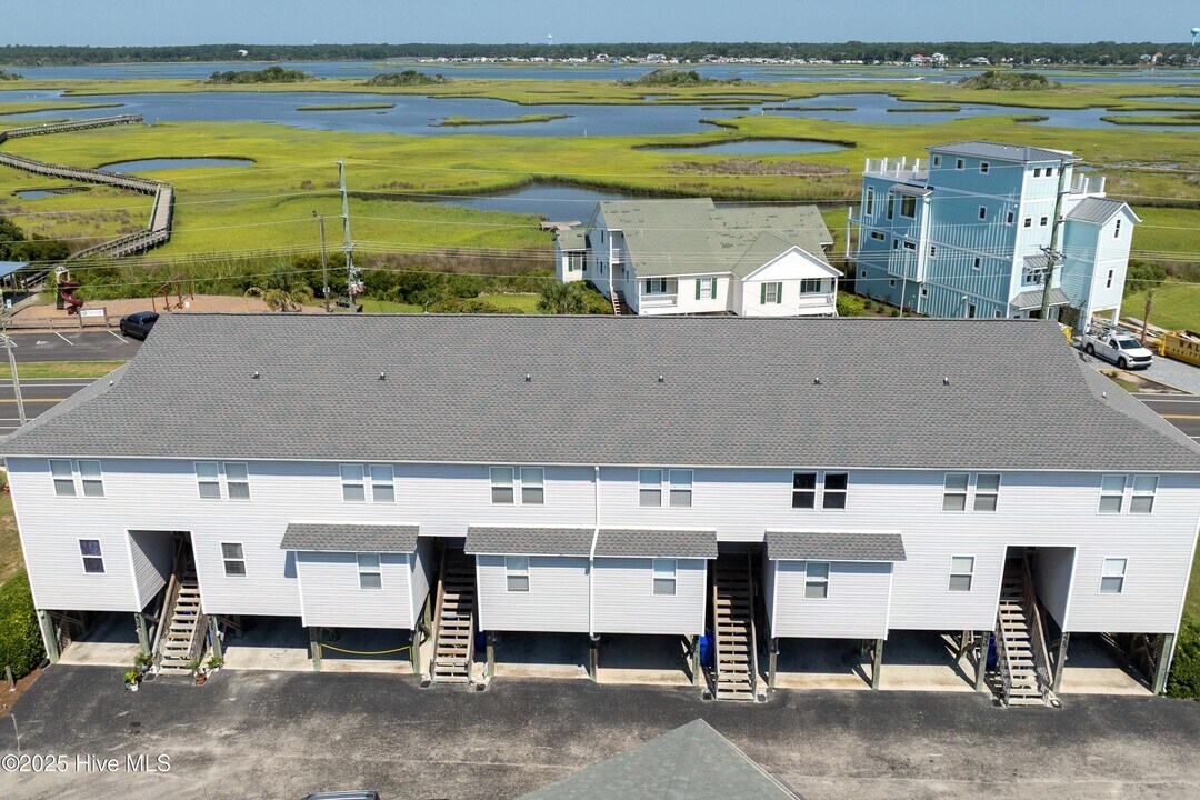 228 Lazy Day Dr in Surf City, NC - Building Photo