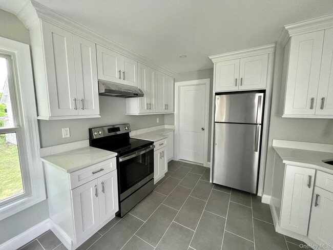 21 Washington Ave in Millbrook, NY - Building Photo - Building Photo