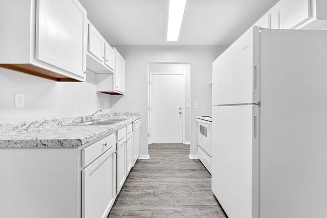 5926 Walnut Cir Dr in Toledo, OH - Building Photo - Building Photo