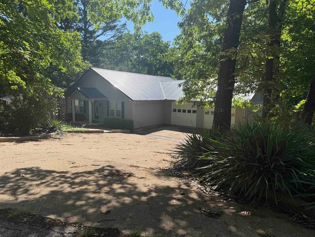 20 N Lakeshore Dr in Cherokee Village, AR - Building Photo - Building Photo