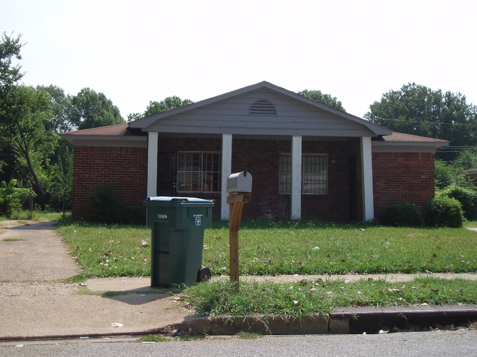 3225 Forest Brk in Memphis, TN - Foto de edificio