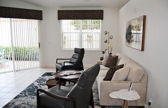 22 Vía Verona in Palm Beach Gardens, FL - Foto de edificio - Building Photo