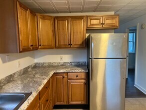 18 First St, Unit Apartment 4 in Berwick, ME - Building Photo - Building Photo