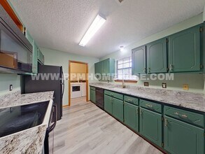 612 Moss Dr in Crestview, FL - Building Photo - Building Photo