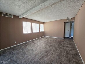 5340 Retablo Ave in Las Vegas, NV - Building Photo - Building Photo
