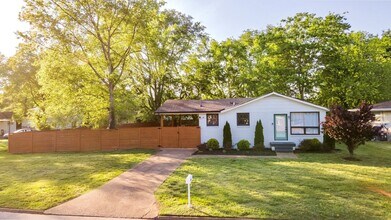 3205 Crislynndale Dr in Nashville, TN - Building Photo - Building Photo