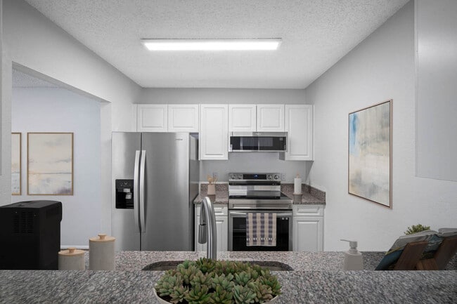 Tampa Woods in Tampa, FL - Building Photo - Building Photo