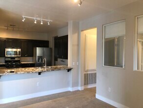 720 Peachy Canyon Cir, Unit 104 in Las Vegas, NV - Building Photo - Building Photo